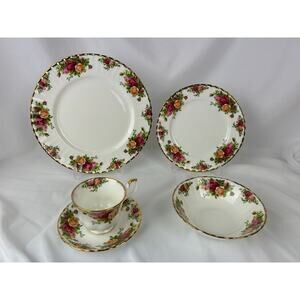 Royal Albert Old Country Roses 5-Piece Place Setting Fine Bone China England